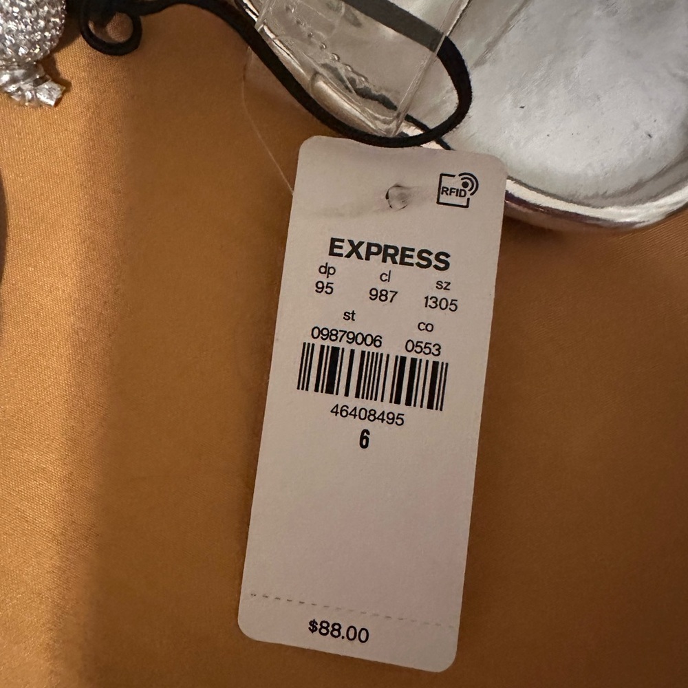 Express Silver Heels - Picture 3 of 5